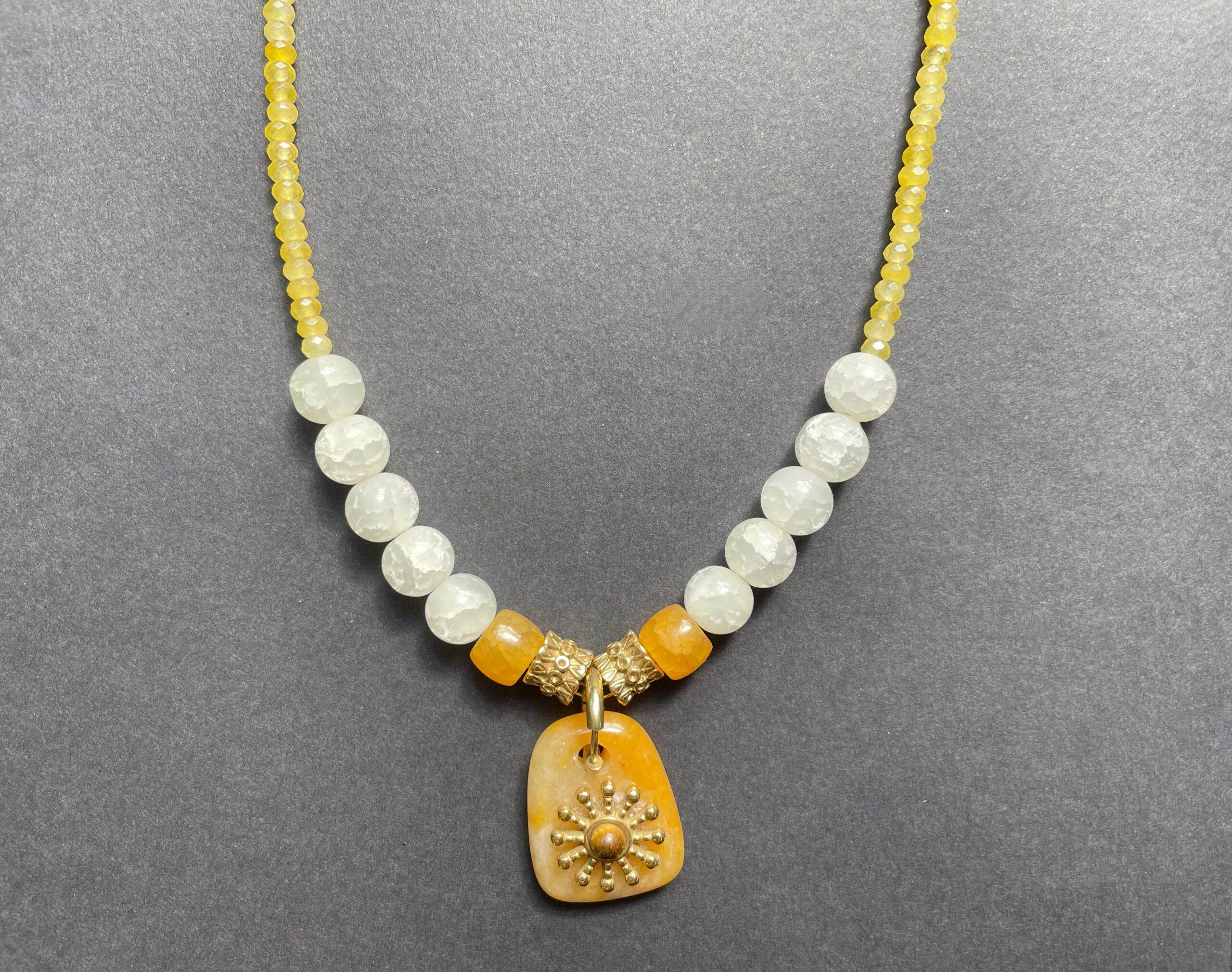 Collier-Soleil-Doré 01